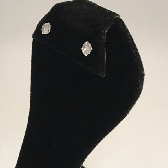 0.75ct CZ Studs - Picture 3 of 8